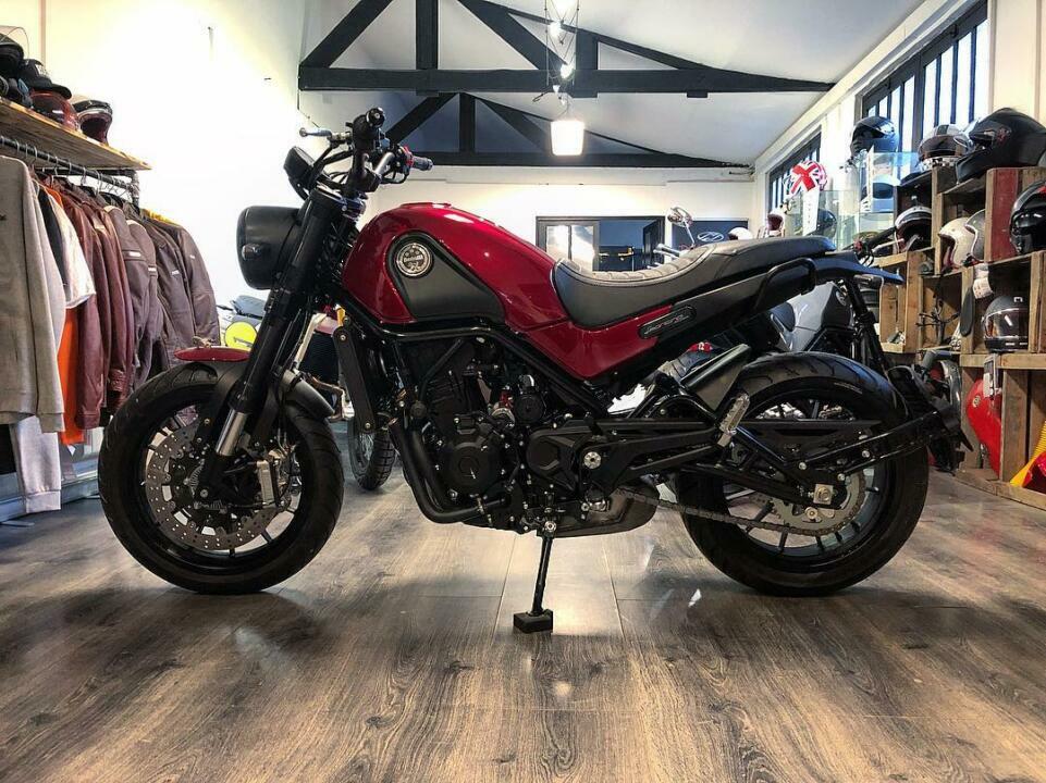 Benelli Leoncino 500 Rouge
