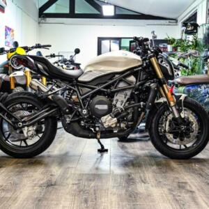 Benelli 752 S blanche