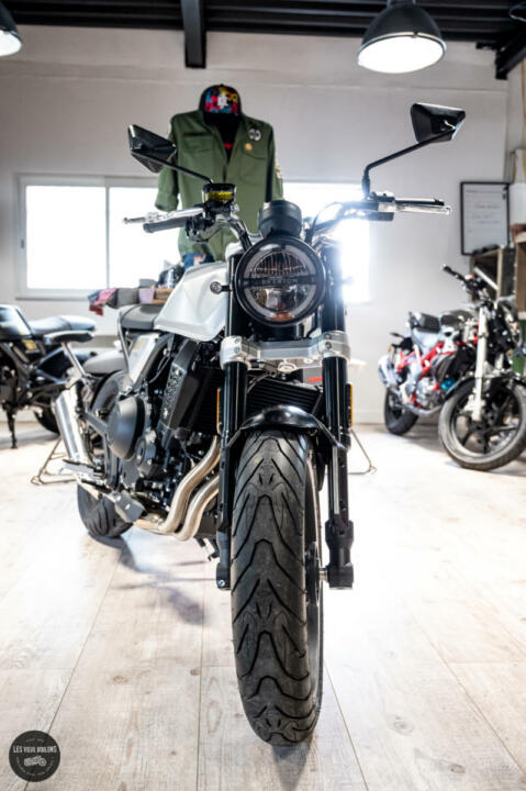 Brixton Crossfire 500 cc grise – Image 11