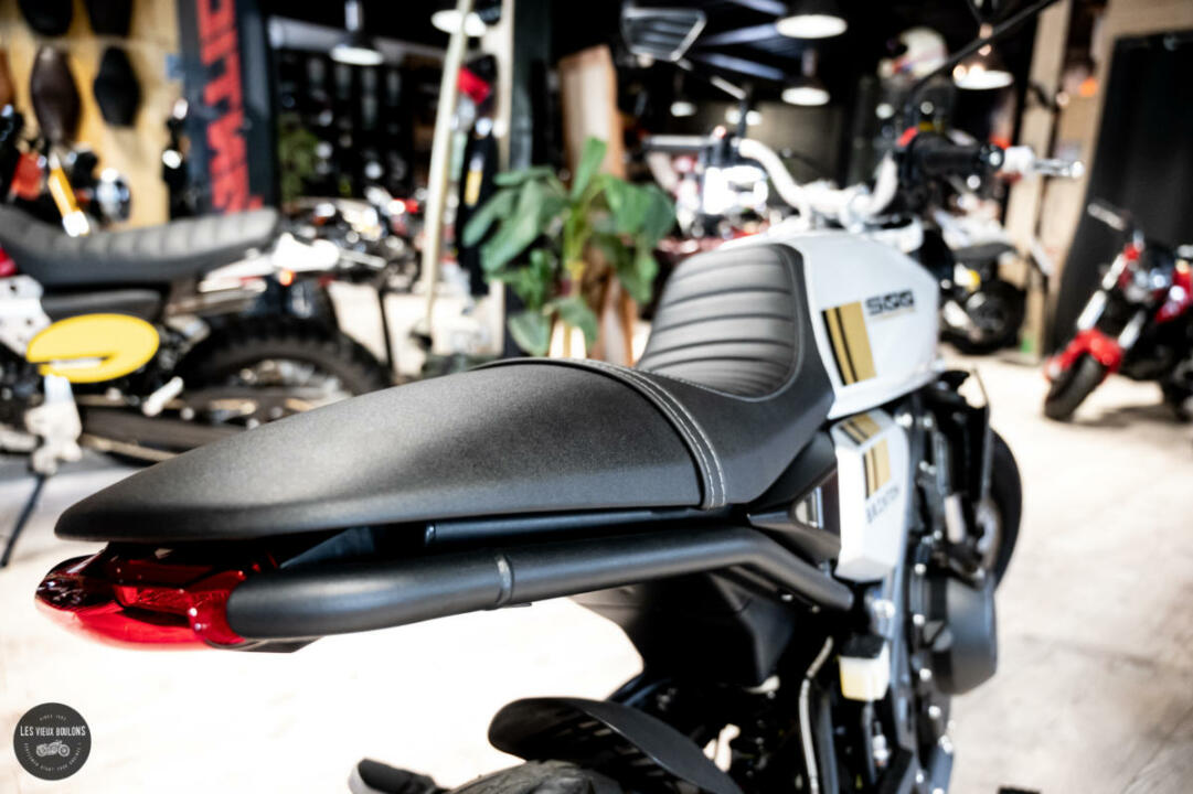 Brixton Crossfire 500 cc grise – Image 18