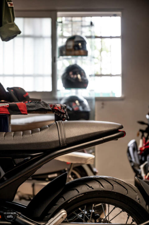 Brixton Crossfire 500 cc grise – Image 25