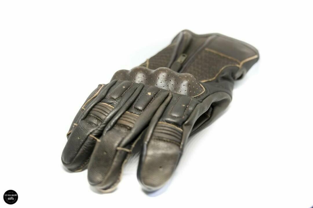 Five gloves kansas brown