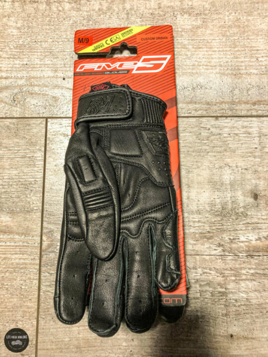 Five gloves kansas noir – Image 2