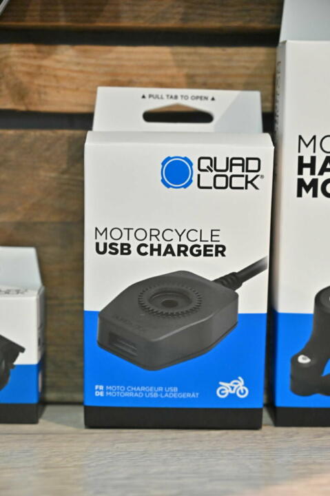 QUAD LOCK USB CHARGER
