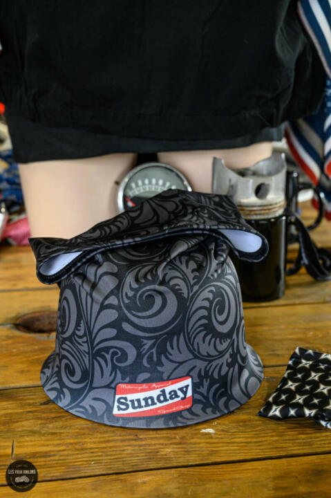 SUNDAY TOUR DE COU BACKGROUND NOIR