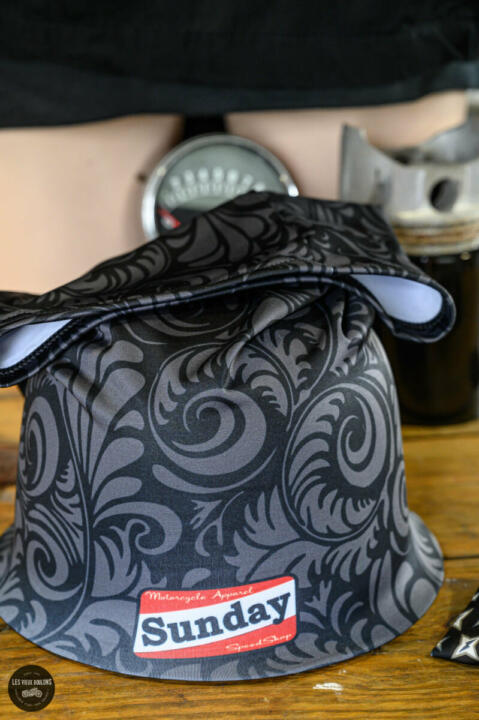 SUNDAY TOUR DE COU BACKGROUND NOIR – Image 2