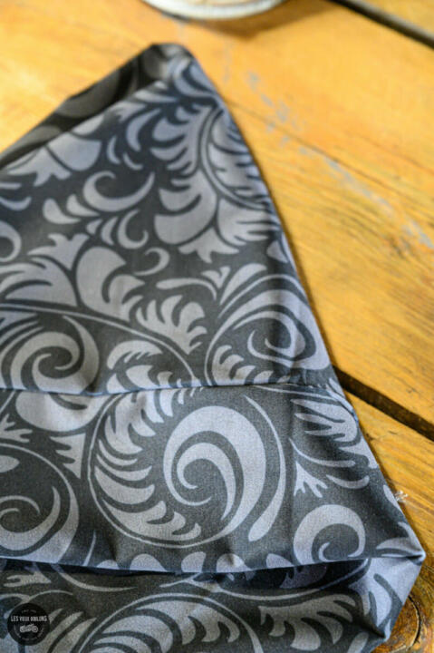 SUNDAY TOUR DE COU BACKGROUND NOIR – Image 4