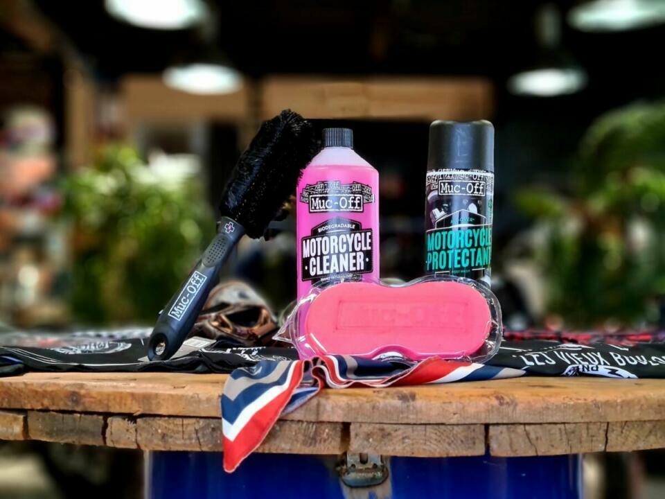 KIT ENTRETIEN ESSENTIEL MOTO MUC-OFF
