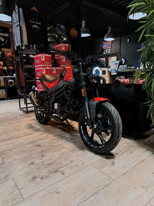 Benelli Leoncino 125